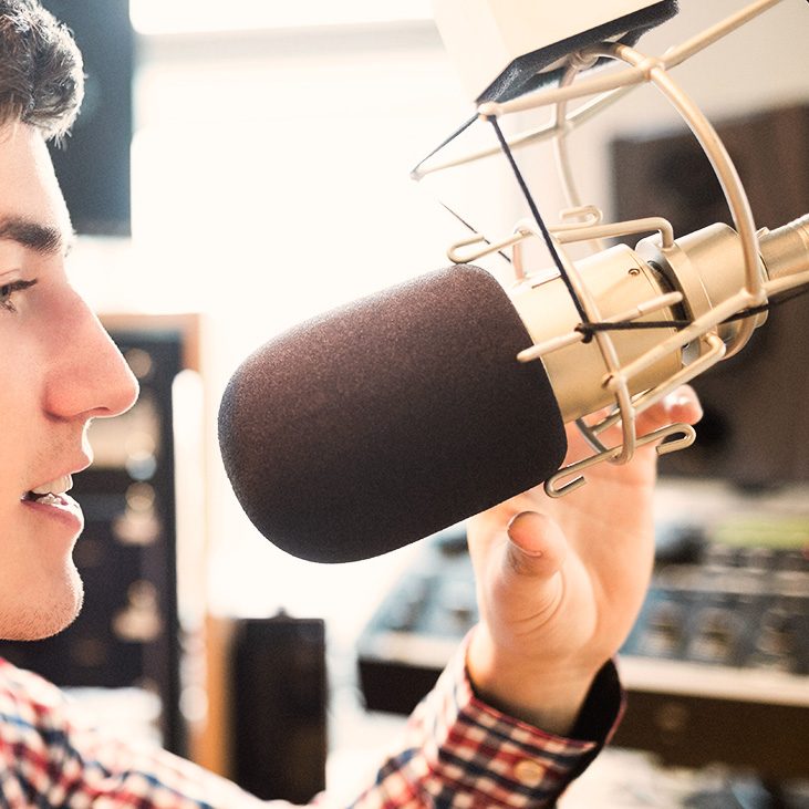 cropped-tecnico-en-locucion-y-conduccion-de-radio-y-television1-1.jpg