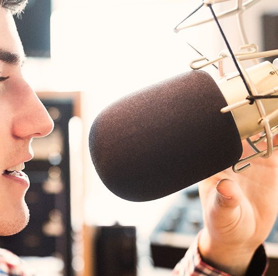 cropped-tecnico-en-locucion-y-conduccion-de-radio-y-television1.jpg